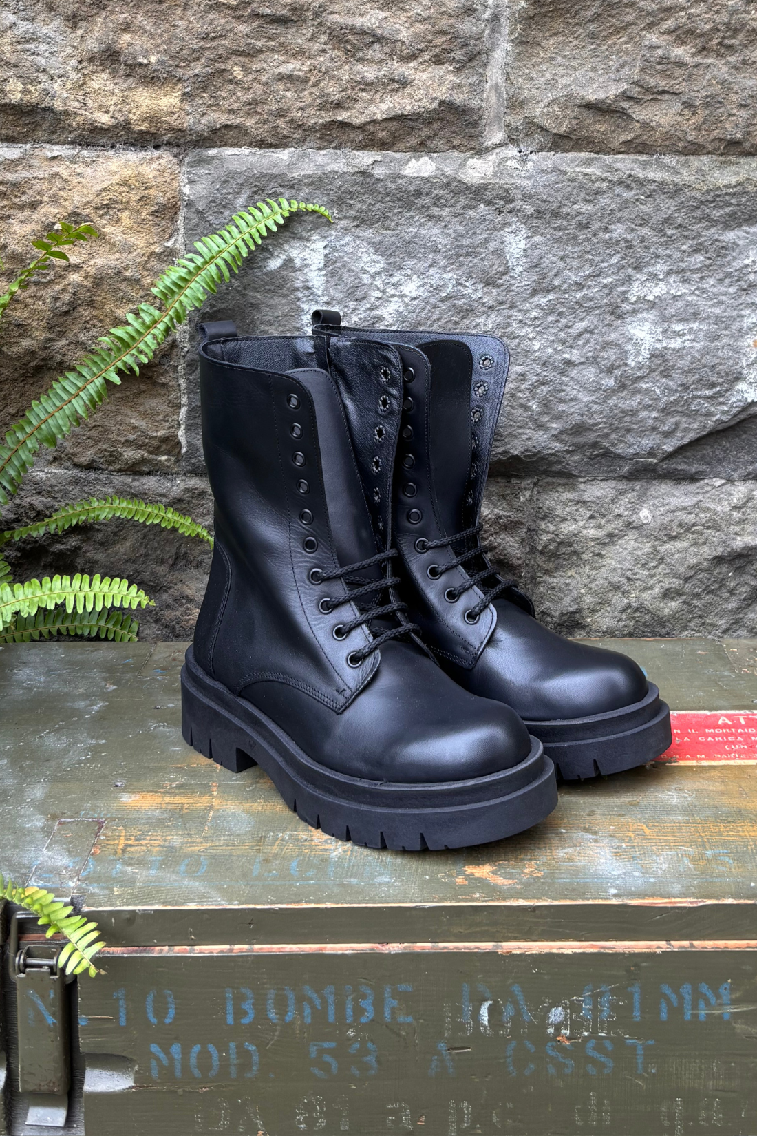 Luis Anne Ginevra 2040 vitello nero