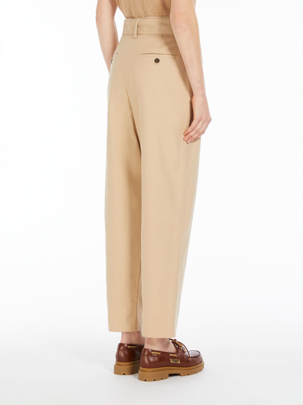 WeekEnd Max Mara pantalone CARROT FIT in cotone