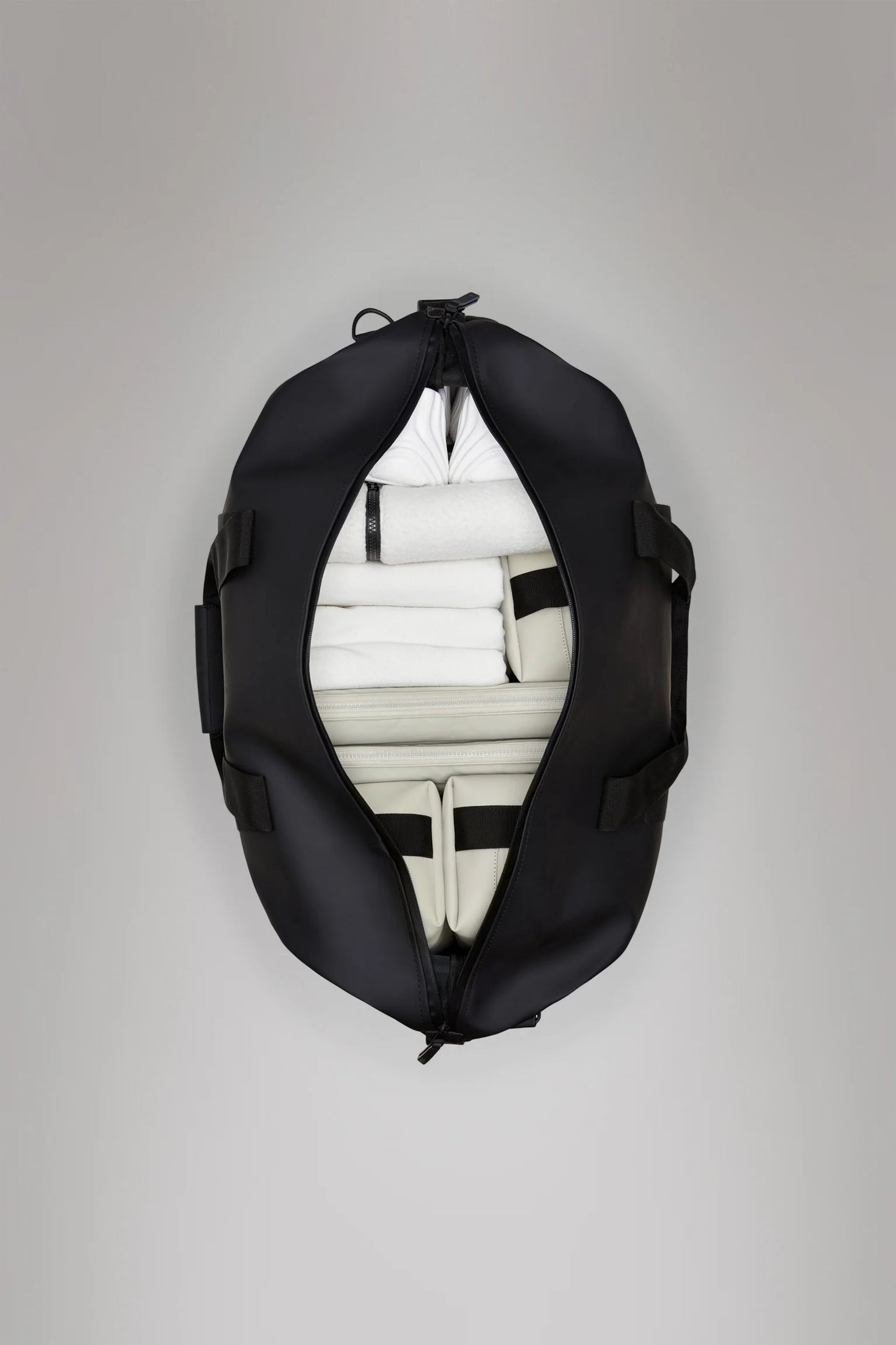 RAINS Hilo Weekend Bag