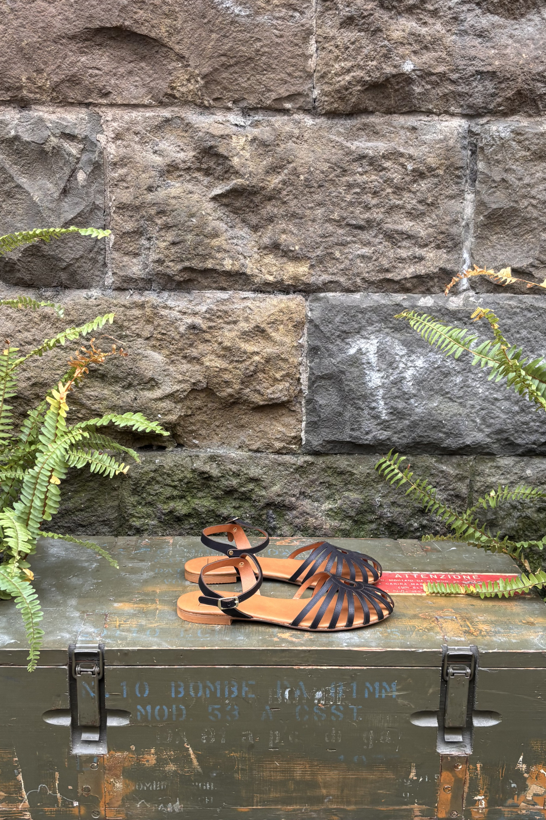 LUIS ANNE Sandalo flat/ragno